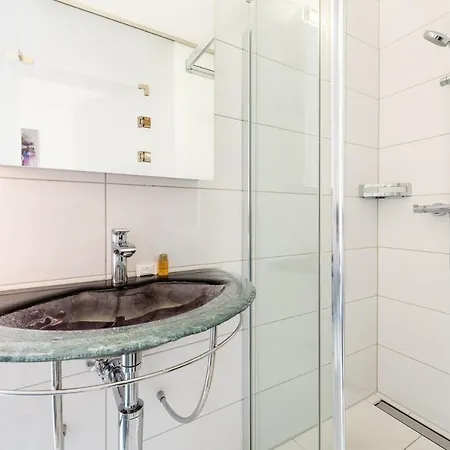 Iq130 Apartmanhotel 3*