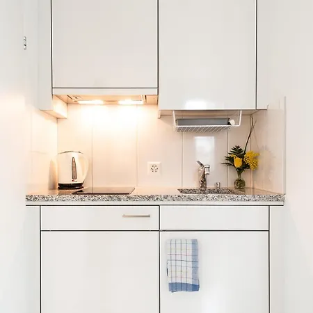Iq130 Apartmanhotel 3*