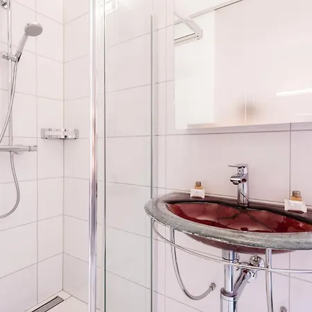 Iq130 Apartmanhotel 3*